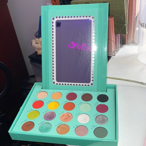 BH Cosmetics Palette (UWT) - Picture 1 of 5